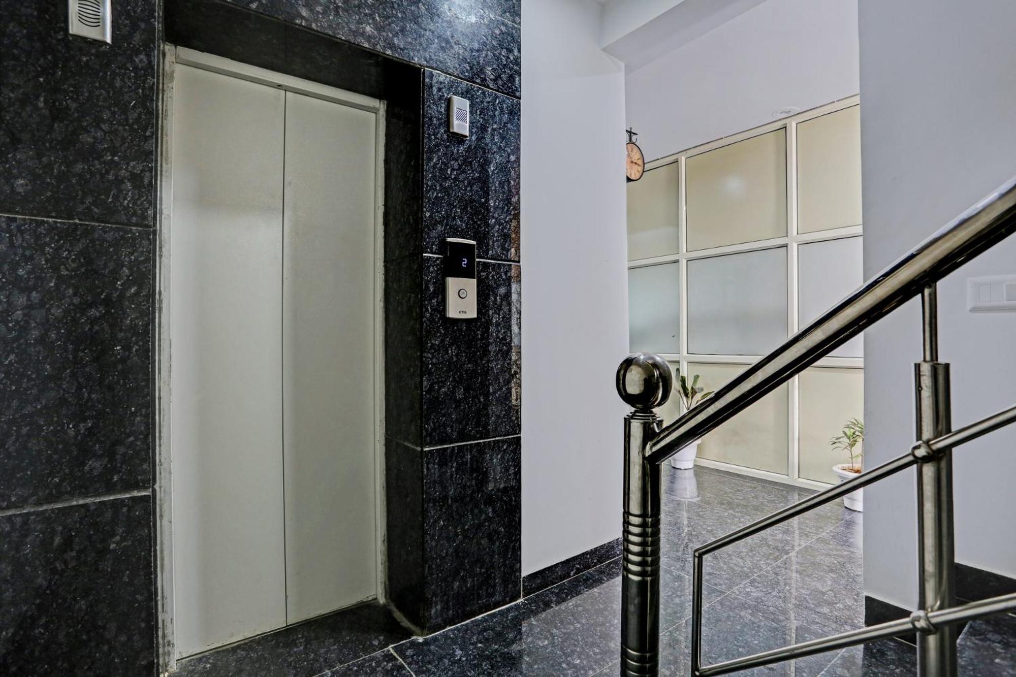 Hotel O Vikrant Residency グルガウン エクステリア 写真